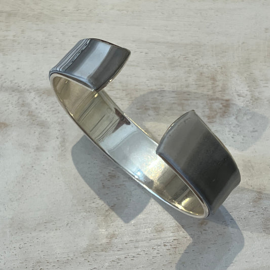 Twilight Shadow handcrafted silver cuff bracelet in 925 sterling silver-coated brass, 16.3cm length, by Stephanie Fraselle