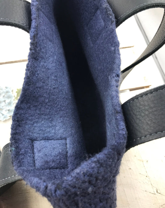 Bolso de hombro ARTISAN de lana merino en fieltro Nuno azul marino