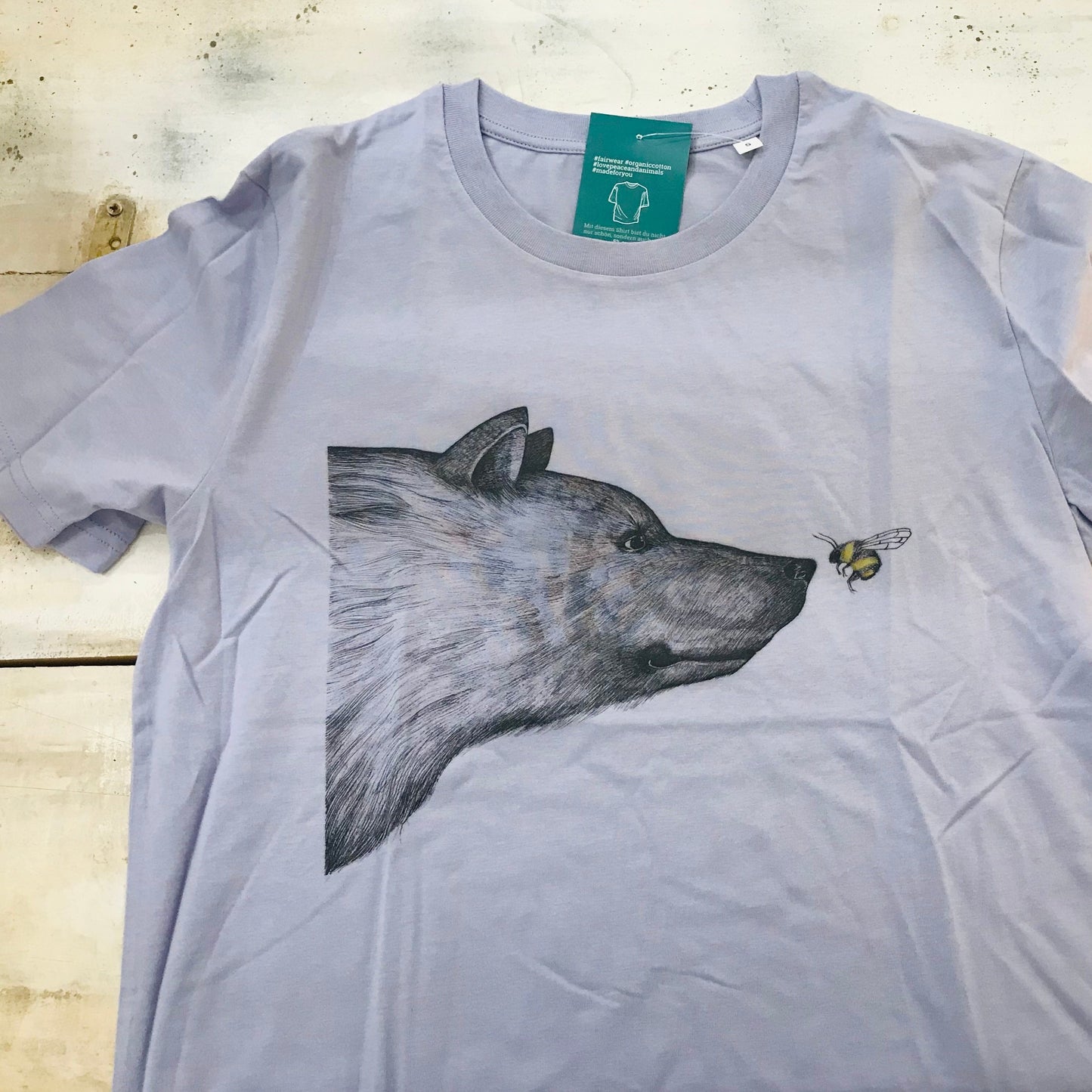 Best Organic Super Soft Cotton - unisex T-shirt “The Bear and the Bee ”
