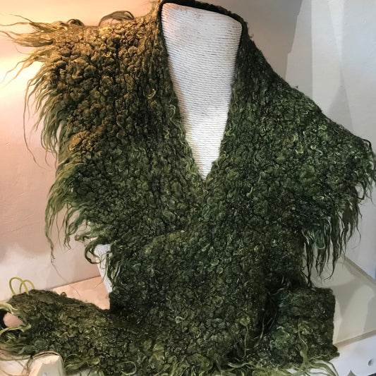 Bufanda Baktus de fieltro de lana merino verde bosque hecha a mano