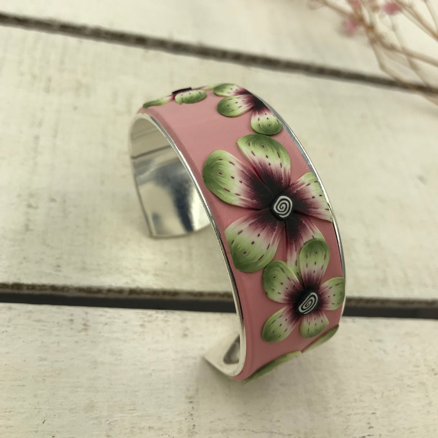 Armreif „Enchanted Garden“ von Stephanie Fraselle – Kunstvolles Schmuckdesign