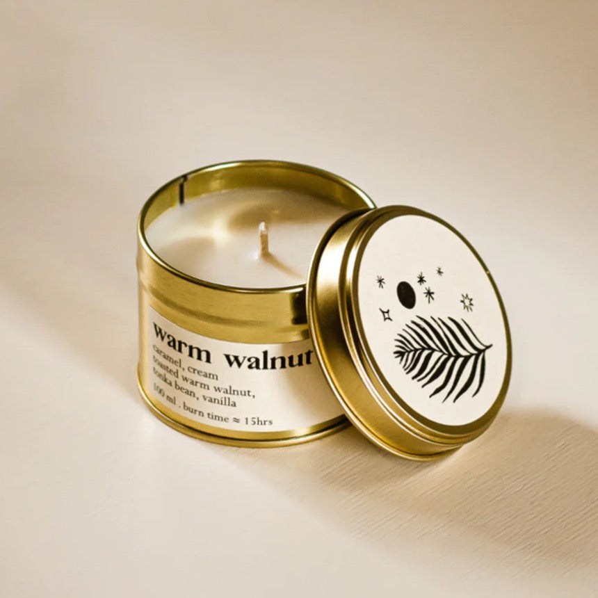 Warme botanische Duftkerze mit Walnuss-Effekt von ARTISAN - klein mit Baumwolldocht
