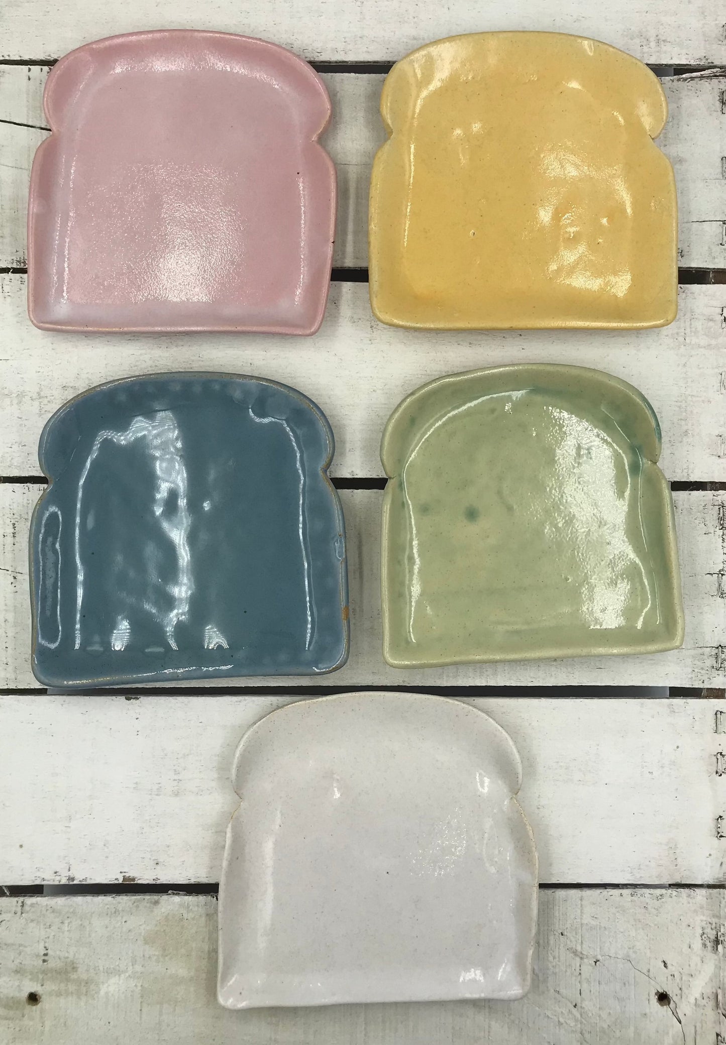 HANDGEFERTIGTER Toastteller aus Keramik - GRÜN