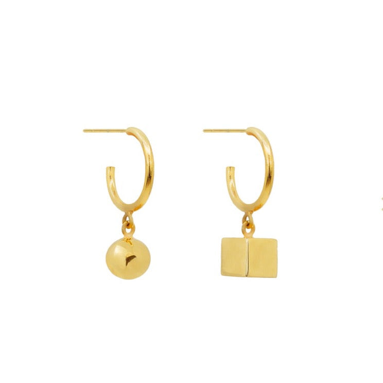 Asymmetrical hoops Kubik 18 carat gold plated silver.