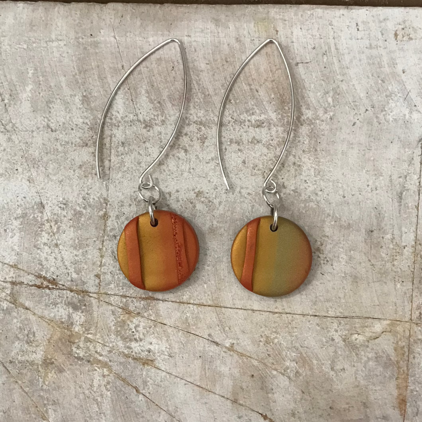 Pendientes colgantes hechos a mano de PLATA DE LEY 925 “dorada” de Stephanie Fraselle - Diseño de joyería artesanal