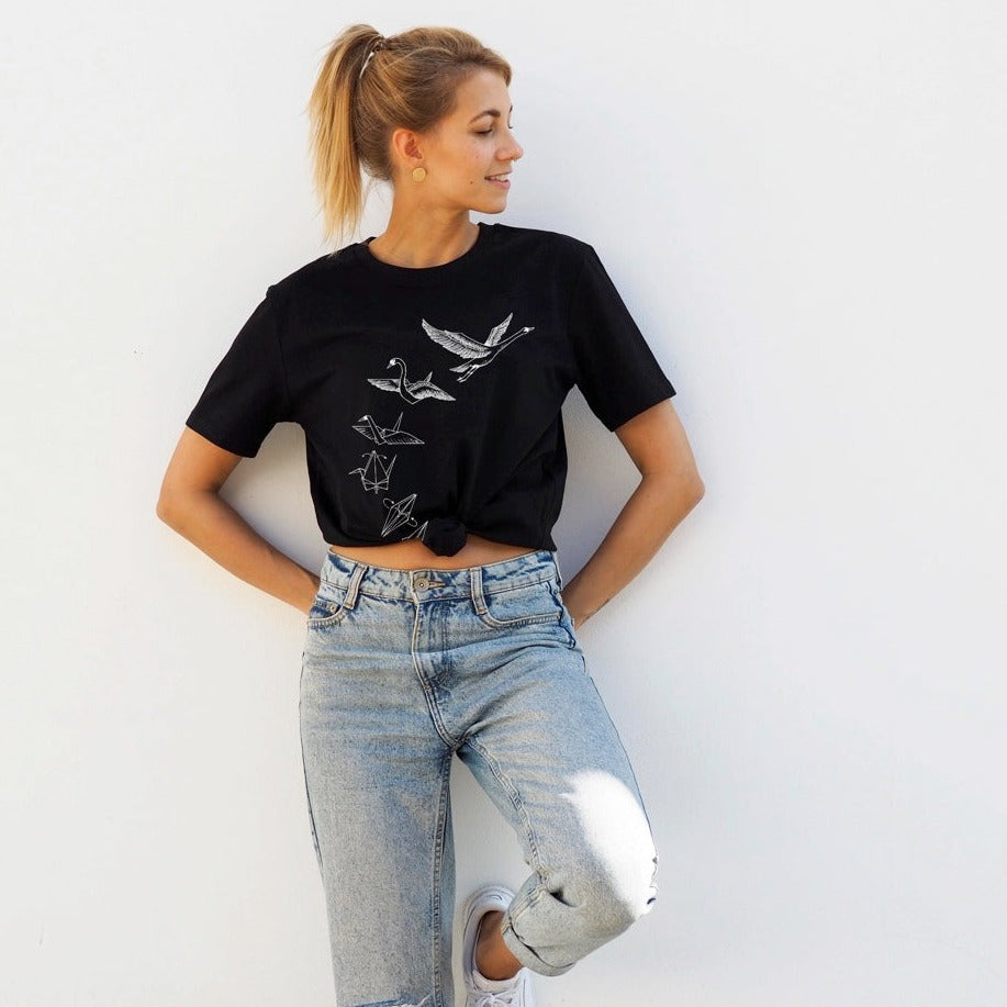 Unisex-T-Shirt aus Bio-Baumwolle -Transformation-Origami-Schwäne
