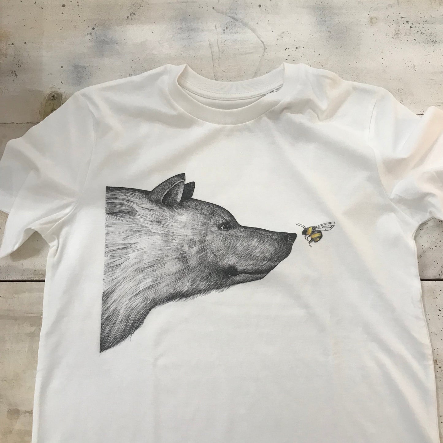 Best Organic Super Soft Cotton - unisex T-shirt “The Bear and the Bee ”