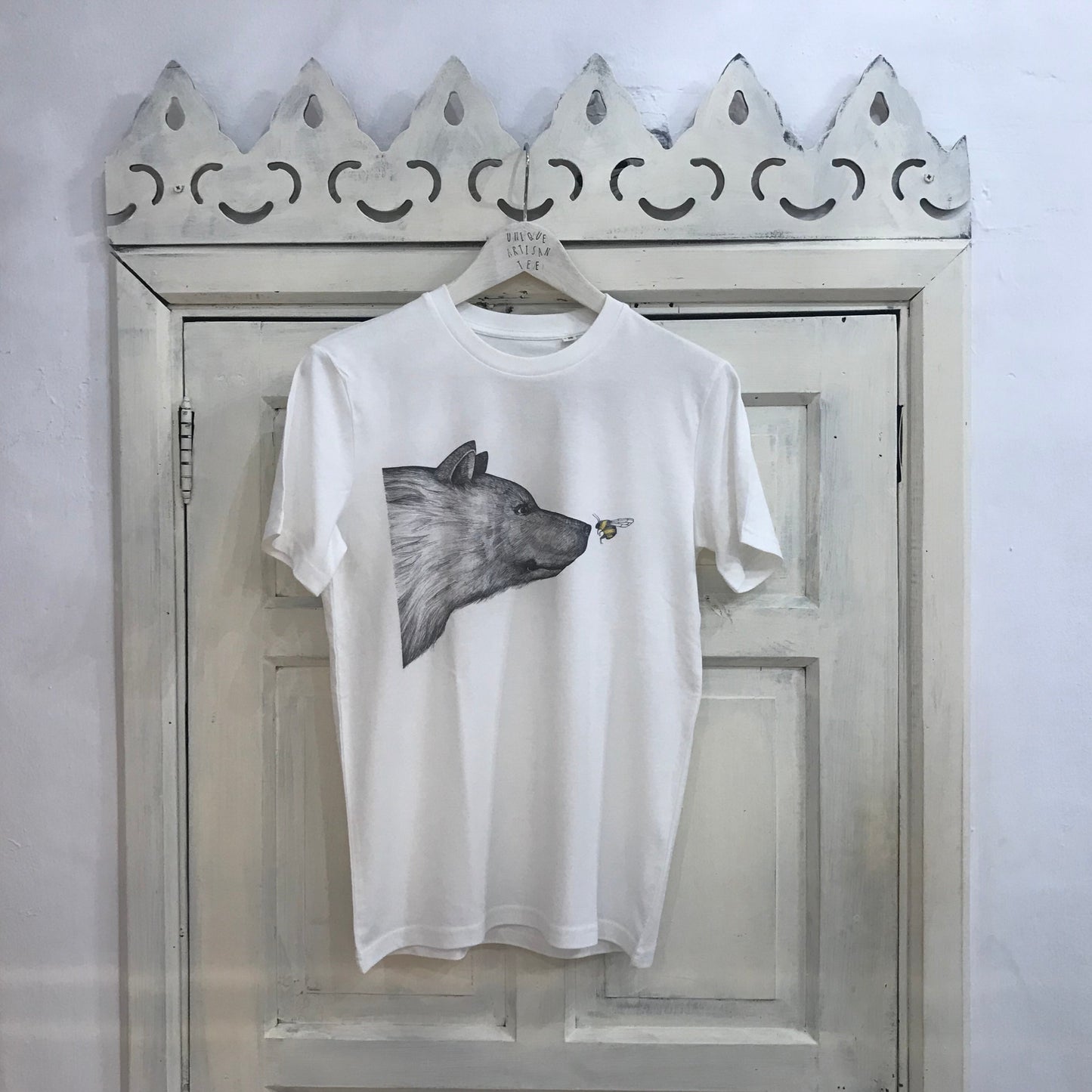 Best Organic Super Soft Cotton - unisex T-shirt “The Bear and the Bee ”