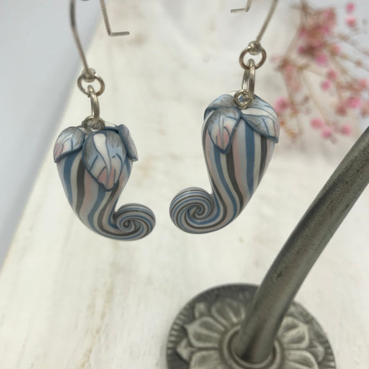 Pendientes de berenjena con rayas hechas a mano en PLATA DE LEY 925 con “tonos pastel” - por Stephanie Fraselle - Diseño de joyería artesanal