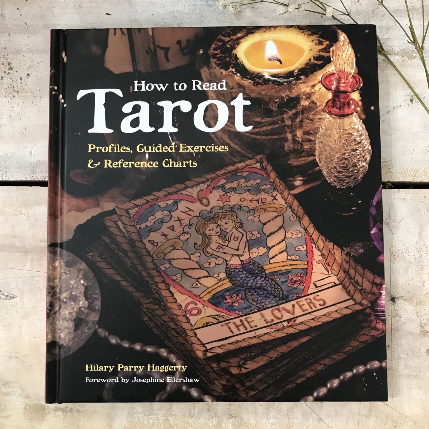 How to read Tarot - Profiles, Guided Exercises and Reference Charts by Hilary Parry Haggerty
