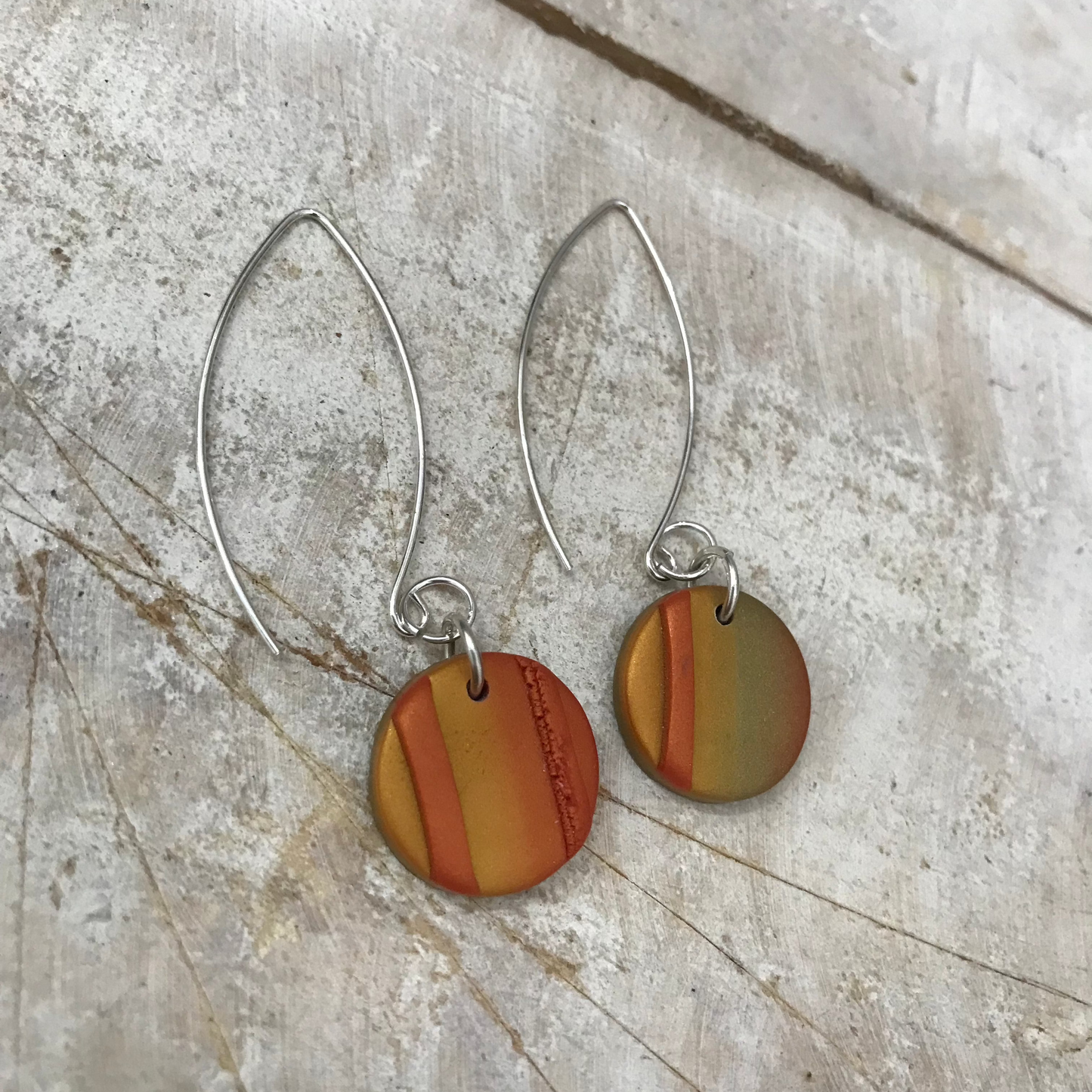 Pendientes colgantes hechos a mano de PLATA DE LEY 925 “dorada” de Stephanie Fraselle - Diseño de joyería artesanal