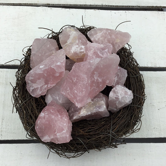 Trozos brutos, naturales y crudos de CUARZO ROSA.