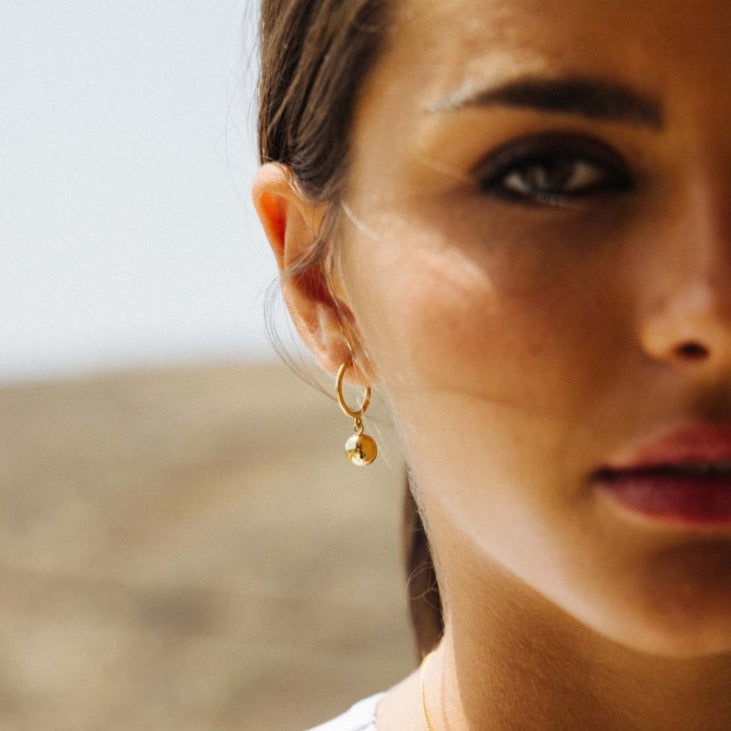 Asymmetrical hoops Kubik 18 carat gold plated silver.
