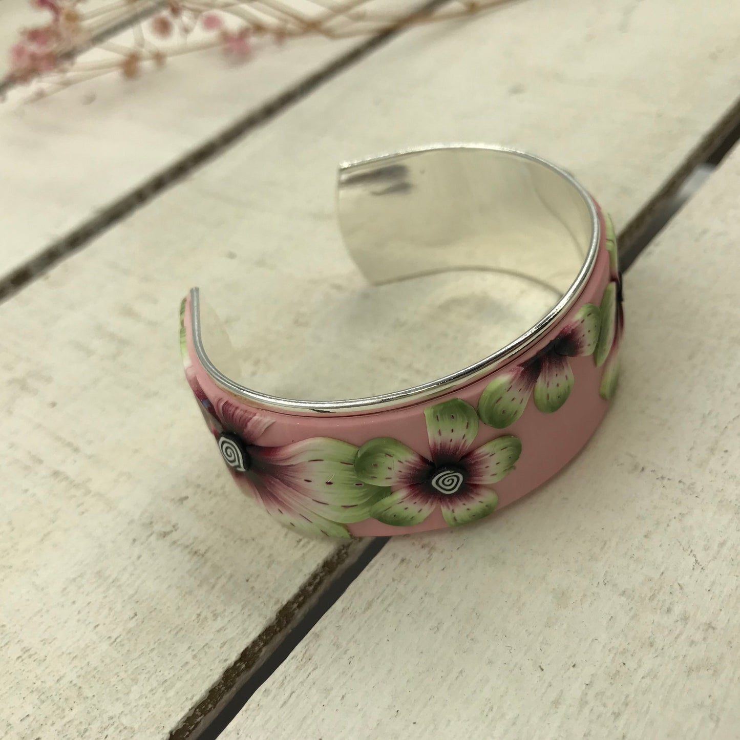 Armreif „Enchanted Garden“ von Stephanie Fraselle – Kunstvolles Schmuckdesign