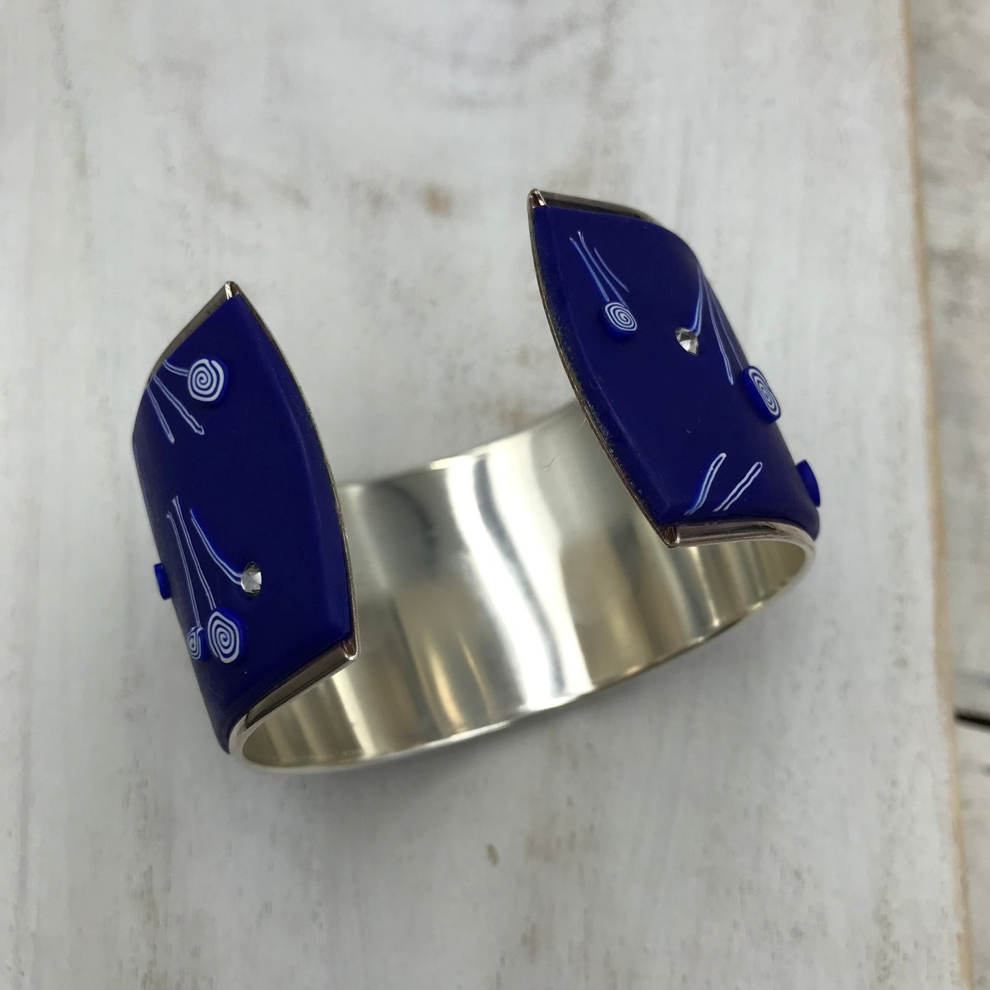 Brazalete tipo brazalete “Matte Navy Marine” de 37 mm de Stephanie Fraselle - Diseño de joyería artesanal