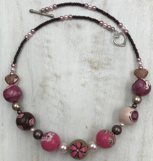 „Flamingo Pearl“-Perlenkette „Empress“ von Stephanie Fraselle – Kunstvolles Schmuckdesign