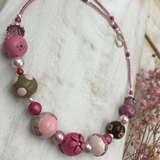 „Flamingo Pearl“-Perlenkette „Empress“ von Stephanie Fraselle – Kunstvolles Schmuckdesign