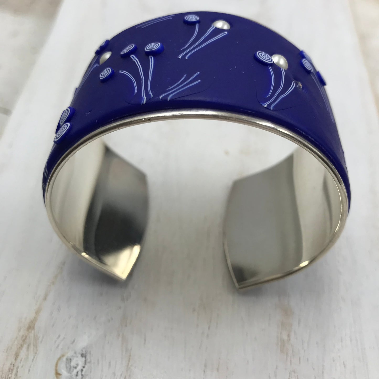 Brazalete tipo brazalete “Matte Navy Marine” de 37 mm de Stephanie Fraselle - Diseño de joyería artesanal