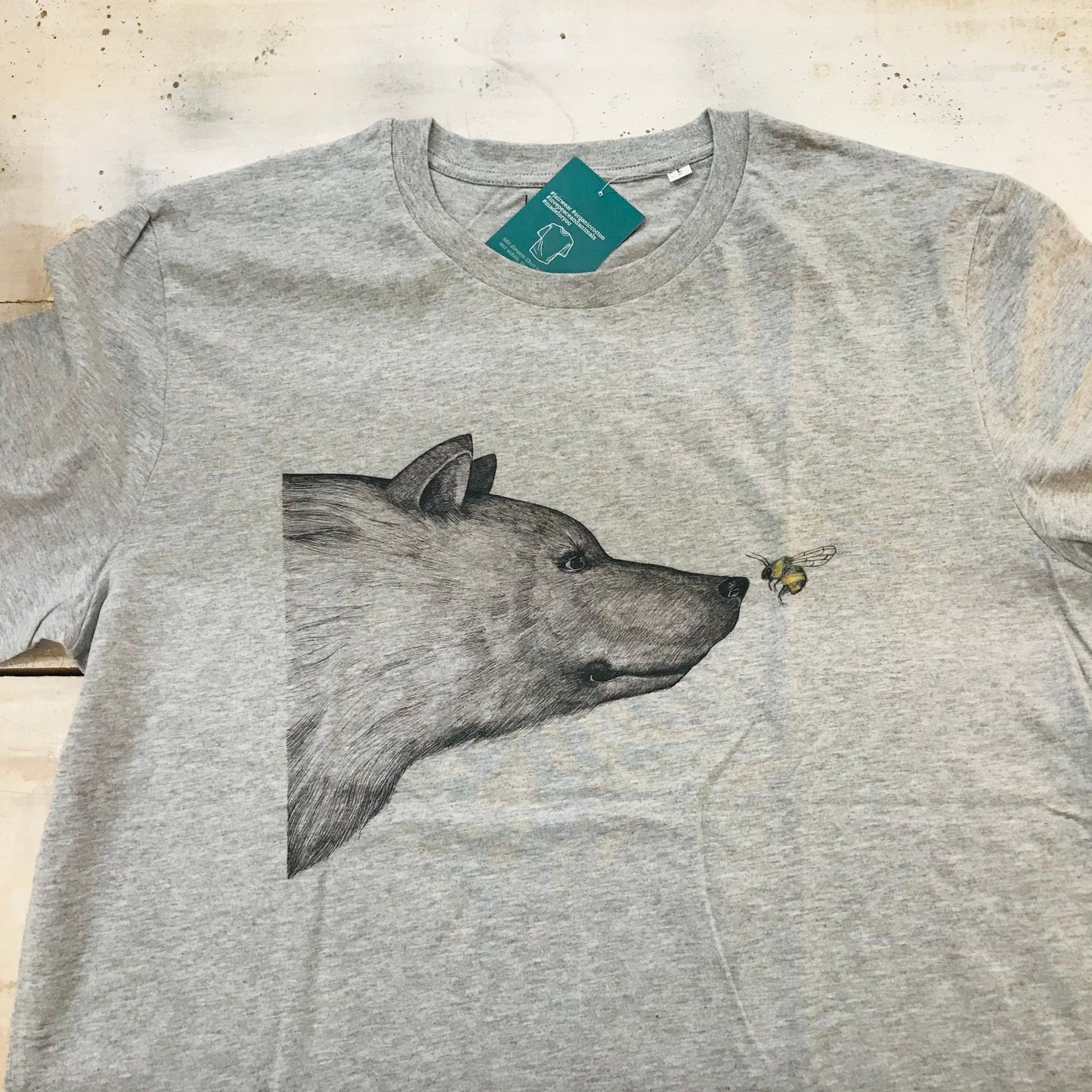 Best Organic Super Soft Cotton - unisex T-shirt “The Bear and the Bee ”
