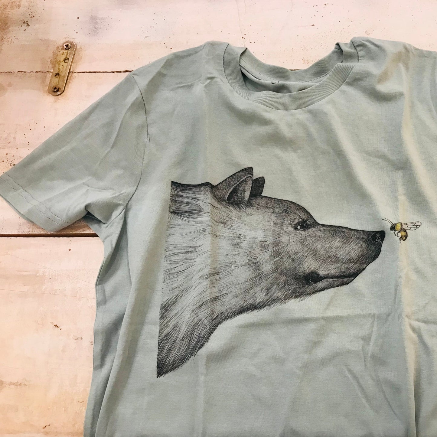 Best Organic Super Soft Cotton - unisex T-shirt “The Bear and the Bee ”