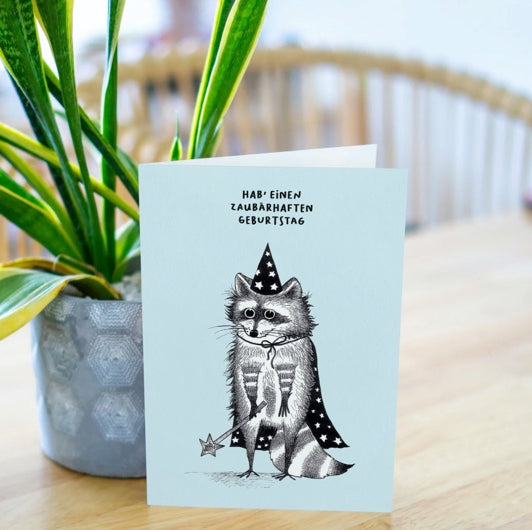 Raccoon Magician – „Hab einen zäuberhaften Geburtstag!“ (Have a Magical Birthday)- Blank Greeting card