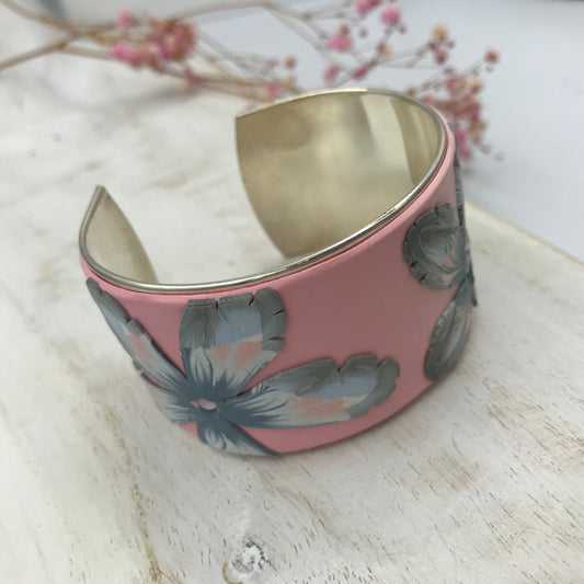 Brazalete tipo brazalete de 37 mm en tonos pastel de Stephanie Fraselle - Diseño de joyería artesanal