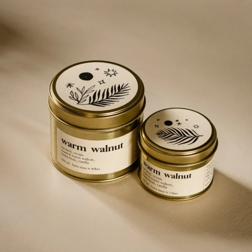 Warme botanische Duftkerze mit Walnuss-Effekt von ARTISAN - klein mit Baumwolldocht