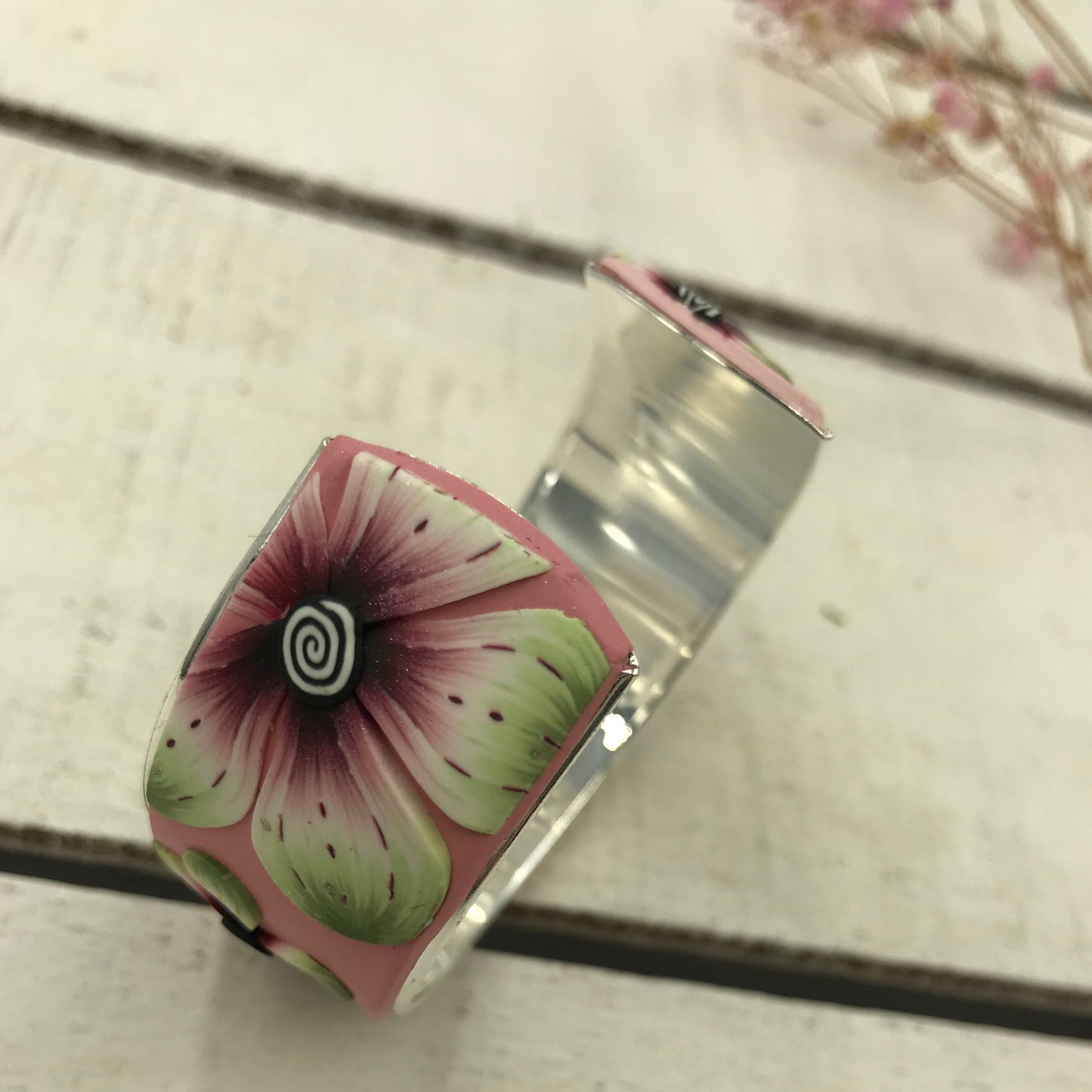Armreif „Enchanted Garden“ von Stephanie Fraselle – Kunstvolles Schmuckdesign