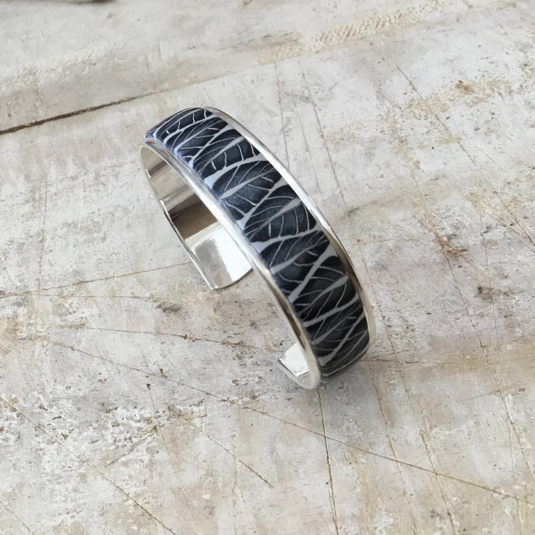 Brazalete «Minimalista gris se encuentra con blanco» de Stephanie Fraselle - Diseño de joyería artesanal