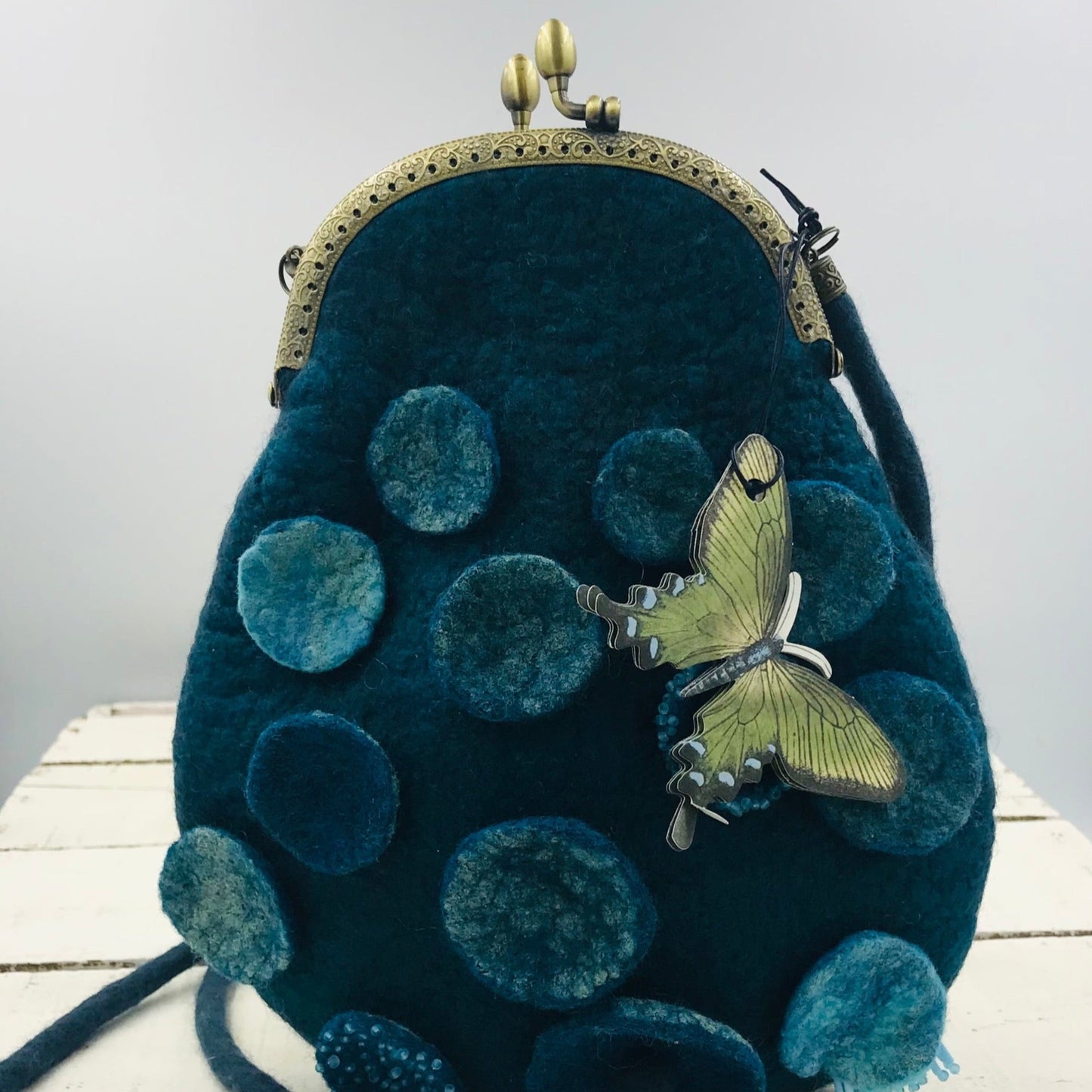 Tasche für besondere Anlässe aus Nuno-Filz aus Merinowolle