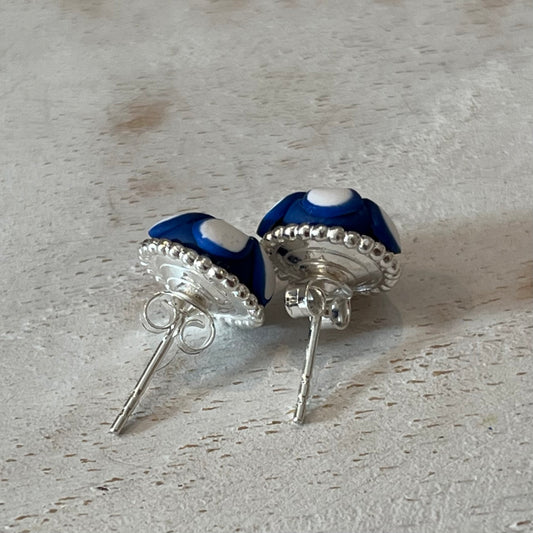 Marégraphie White and Navy stud earrings in sterling silver with Swarovski crystal by Stephanie Fraselle