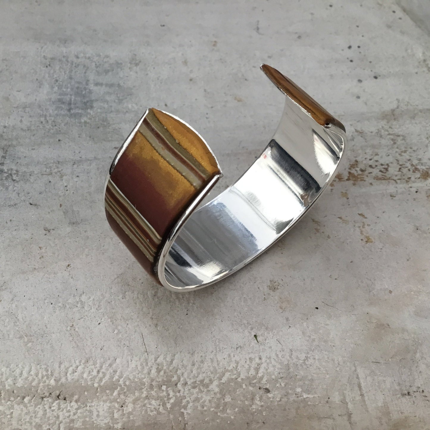 Brazalete de oro de Stephanie Fraselle - Diseño de joyería artesanal