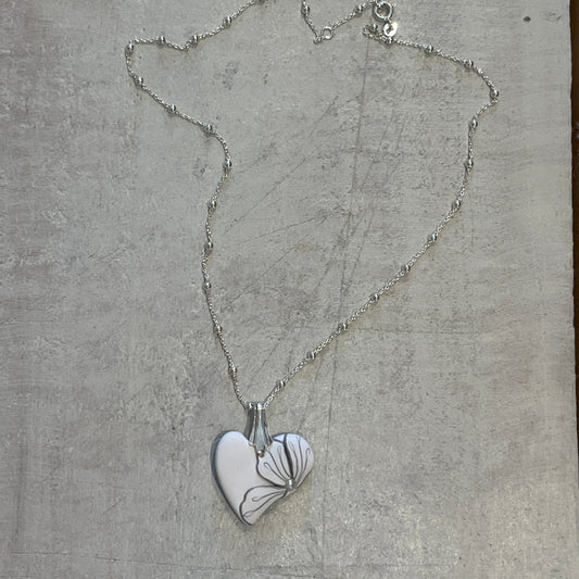 Mini corazón ¨White Botanics¨ - Collar de plata de ley 925 de Stephanie Fraselle - Diseño de joyería artesanal