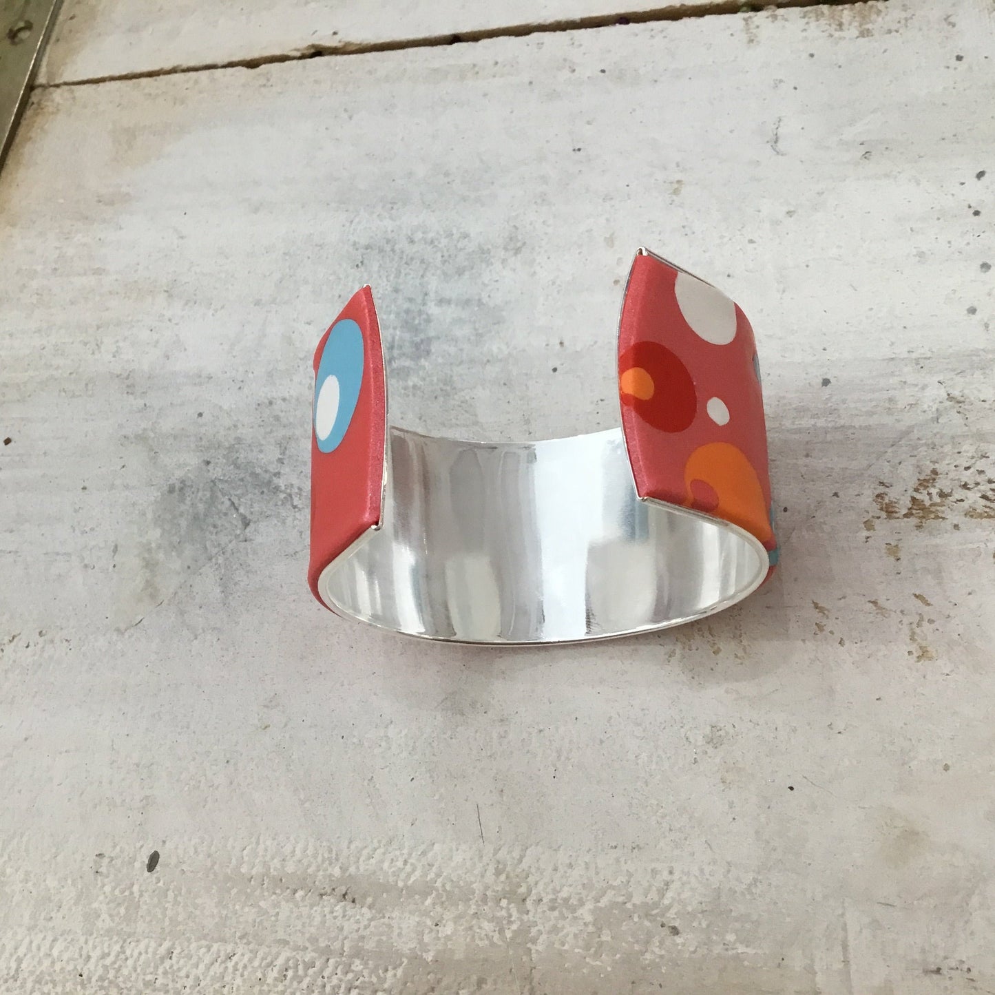 Brazalete brazalete “Universo” tropical de Stephanie Fraselle - Diseño de joyería artesanal