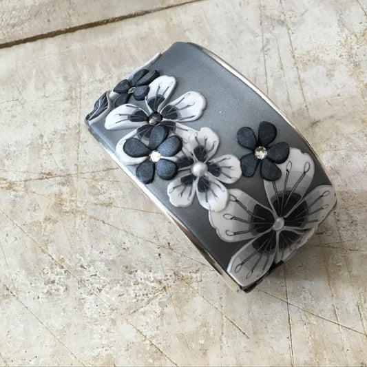 ¨Moonlit Shimmer Flowers¨bracelet cuff by Stephanie Fraselle - Artisan Jewellery Design