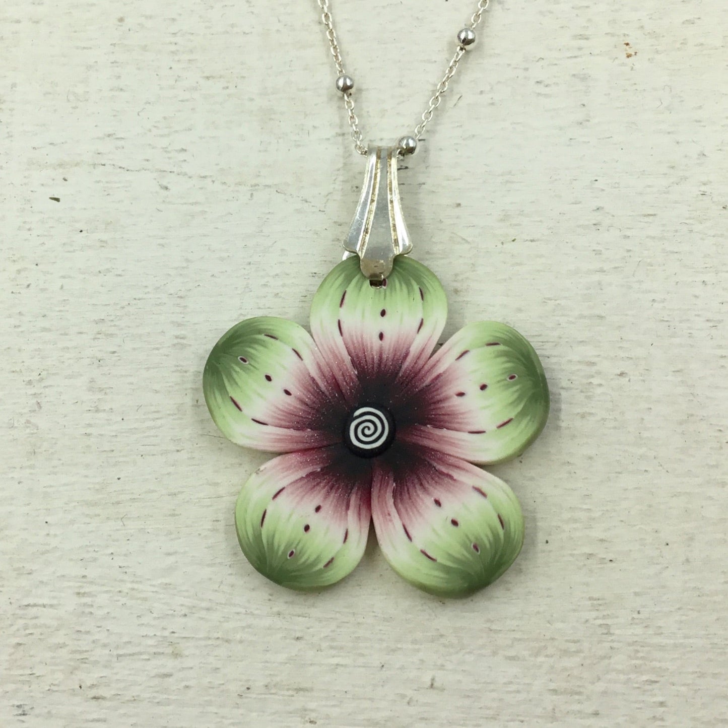 Blumenanhänger „Enchanted Garden“ – Halskette aus 925er Sterlingsilber von Stephanie Fraselle – Kunstvolles Schmuckdesign