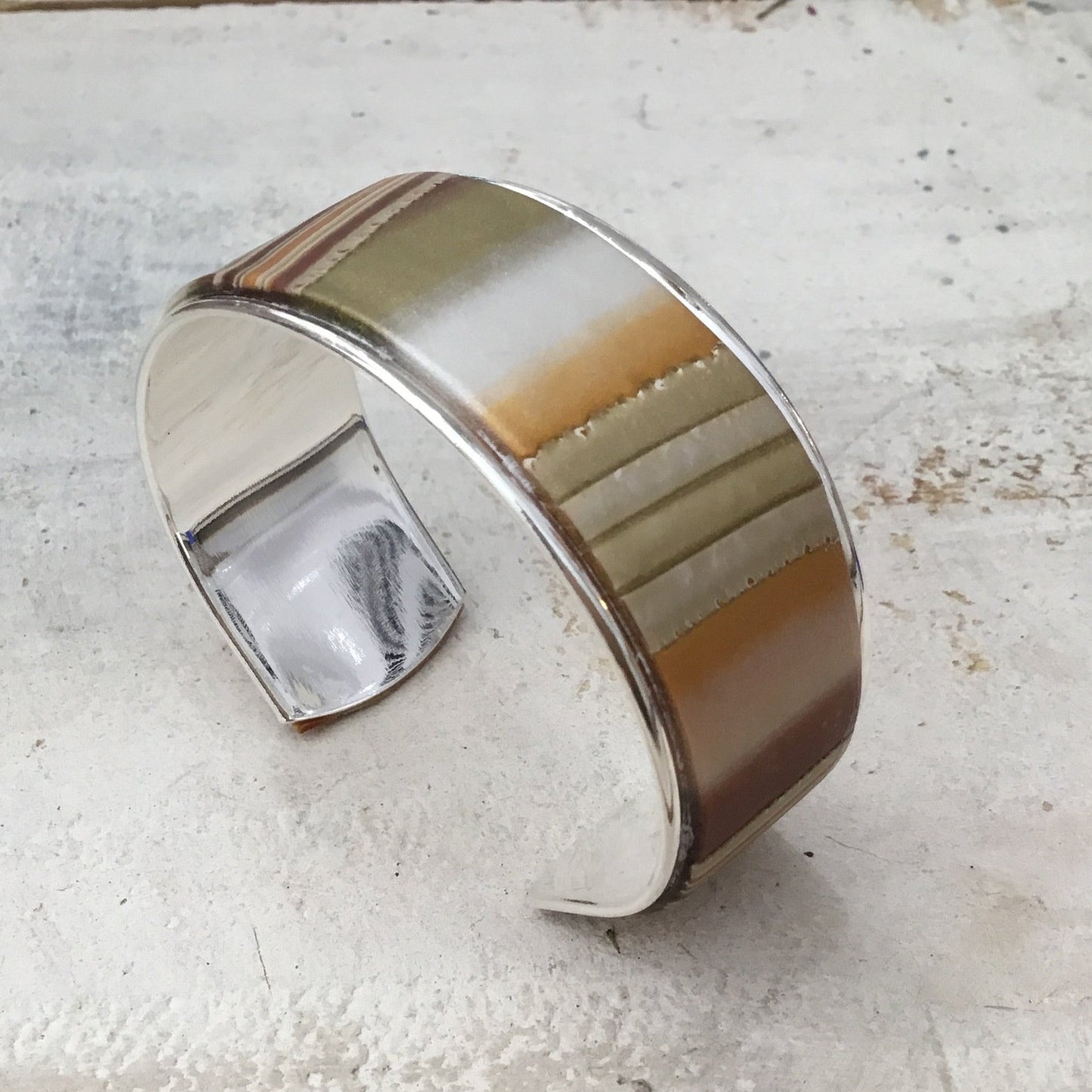 Brazalete de oro de Stephanie Fraselle - Diseño de joyería artesanal