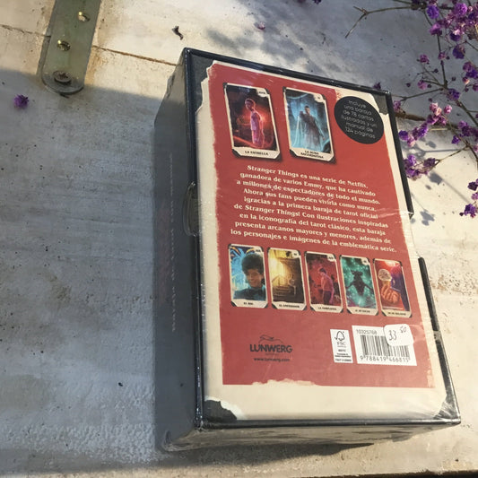 Stranger Things de Netflix Baraja de Tarot con manual - EDICIÓN EN ESPAÑOL para coleccionar