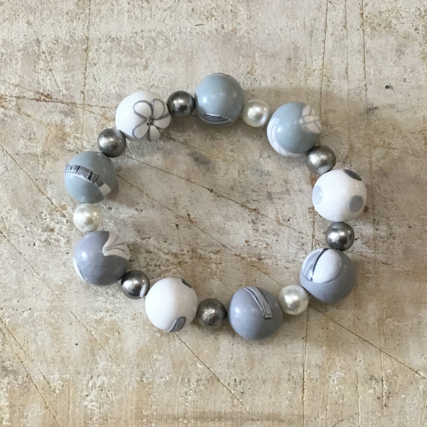 „White Botanics“ Empress-Armband von Stephanie Fraselle – Kunstvolles Schmuckdesign