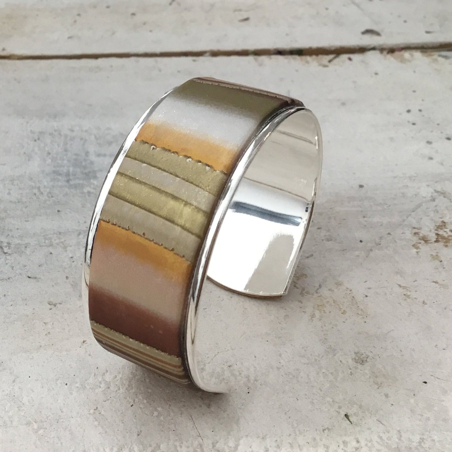 Brazalete de oro de Stephanie Fraselle - Diseño de joyería artesanal