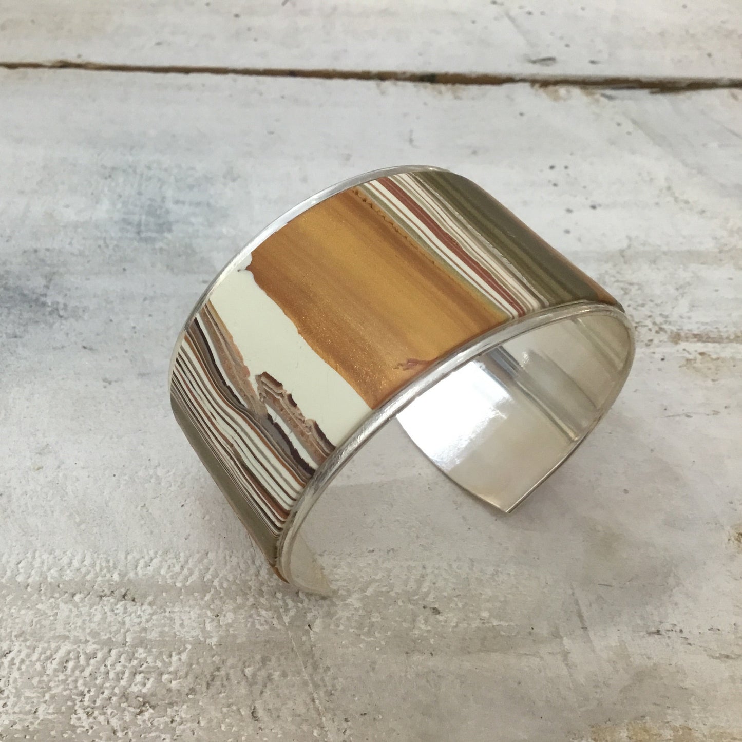Brazalete brazalete “Luz dorada” de Stephanie Fraselle - Diseño de joyería artesanal