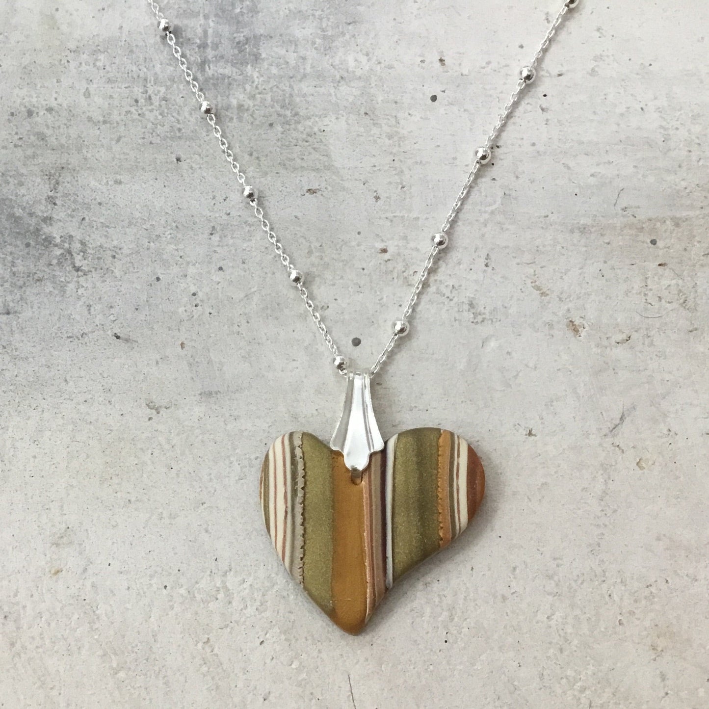Mini Corazón ¨Dorado¨ - Collar de Plata de Ley 925 de Stephanie Fraselle - Diseño de Joyas Artesanales