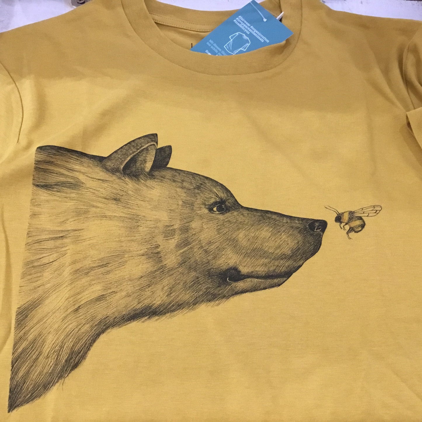 Best Organic Super Soft Cotton - unisex T-shirt “The Bear and the Bee ”