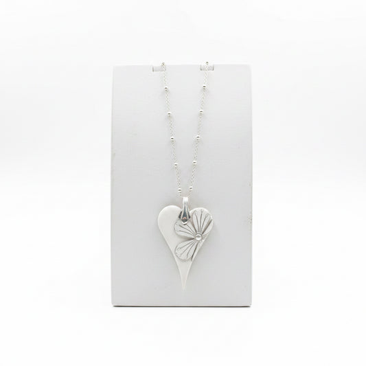 White Botanics Bloom Tapered heart | Sterling Silver Chain