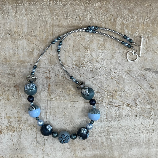 Collar Emperatriz “Blue Denim” de Stephanie Fraselle - Diseño de joyería artesanal