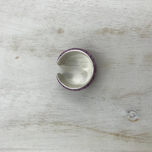 Anillo envolvente ajustable “Purple Vibes” de Stephanie Fraselle - Diseño de joyería artesanal