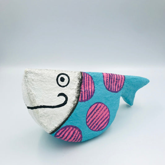 Figura decorativa de papel maché hecha a mano con forma de pez bailarina - 100 % papel reciclado