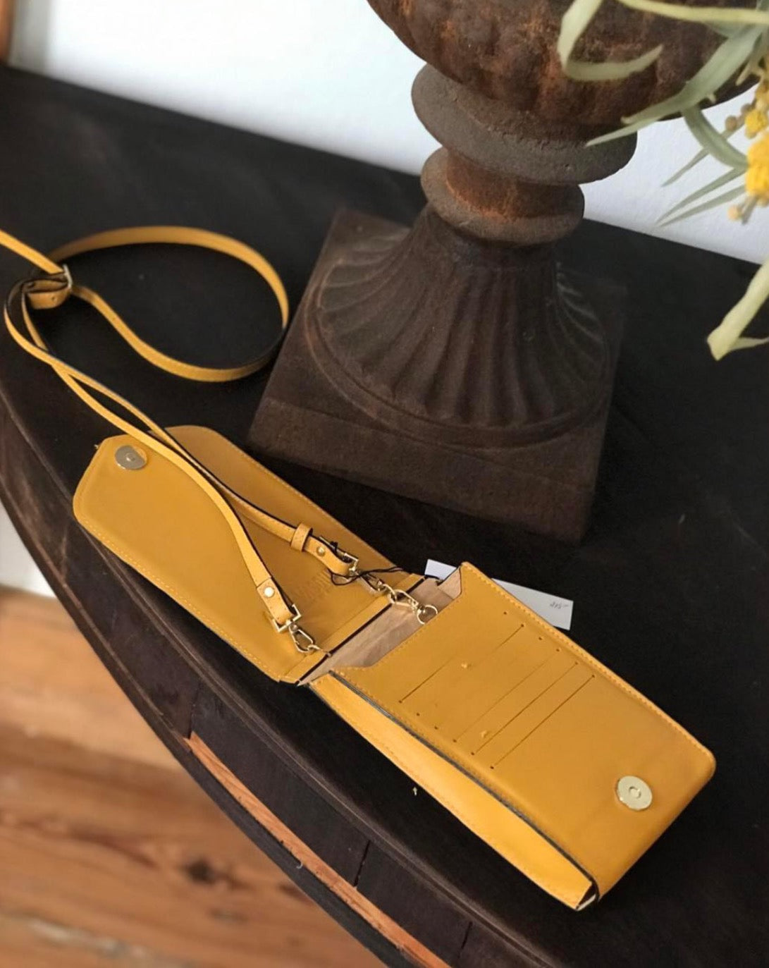 Mini Lluna Handytasche aus Leder - SENF GOLD