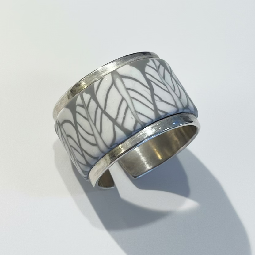 Grey Cashmere | Adjustable ring | Leaf |Silver Toned