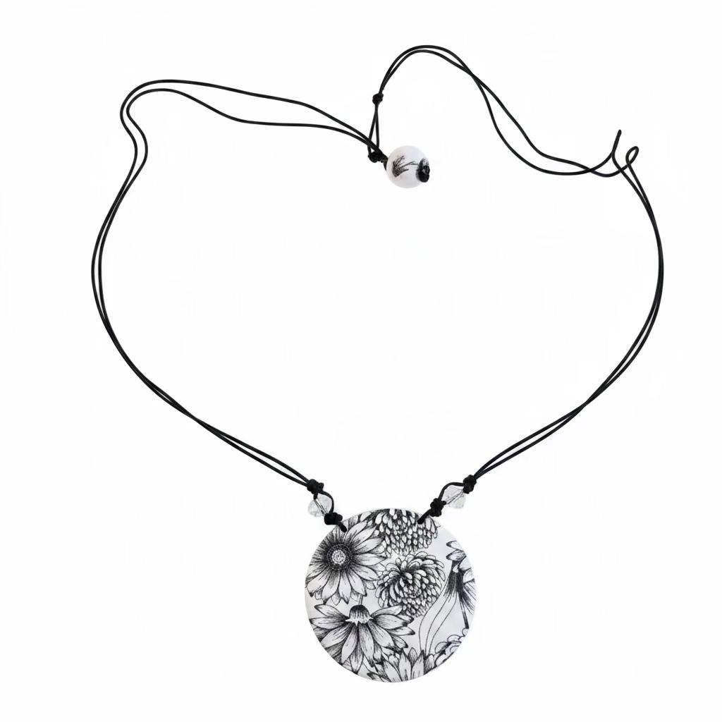 Monochrome | Round pendant